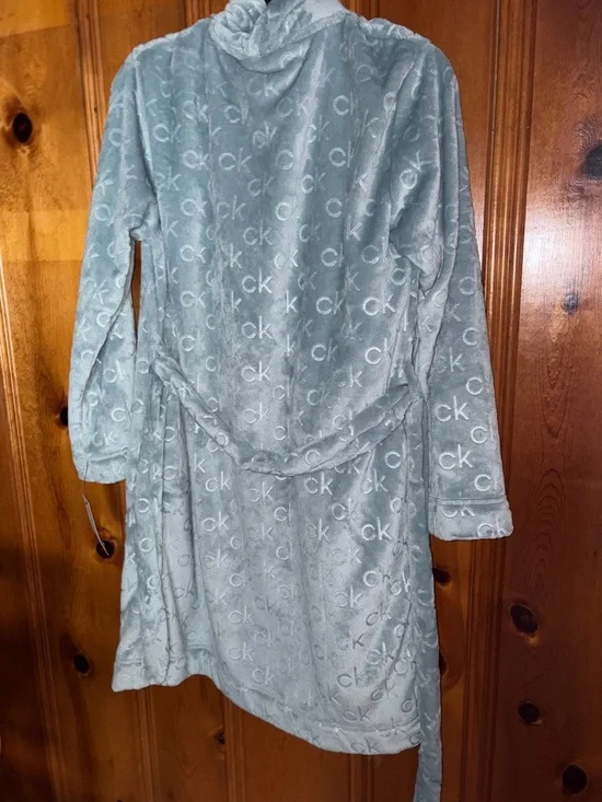 Calvin Klein Women's Light Gray Plush Robe Jacket - Picture 5 of 7